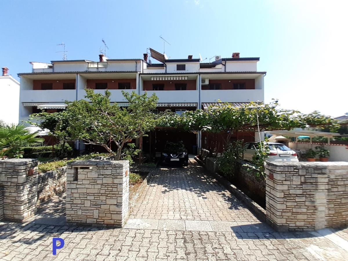 App Milka Apartment Porec Luaran gambar