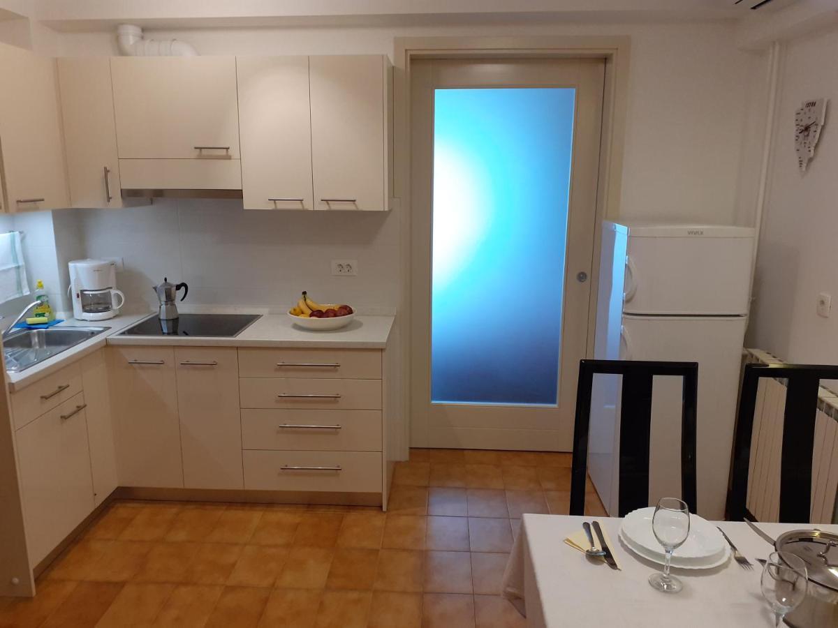 App Milka Apartment Porec Luaran gambar